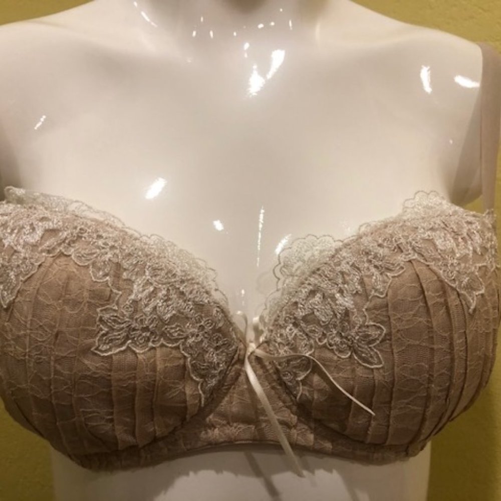 NWT Valery Lingerie Nude and white Bra RG14 ADR